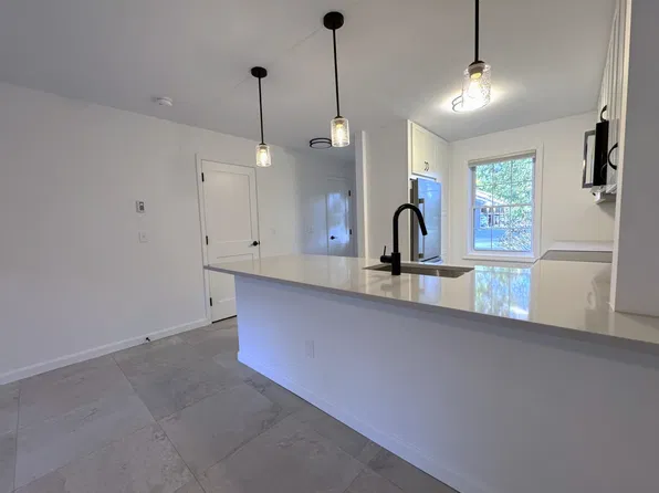 99 Hayes Avenue, South Burlington, VT 05403