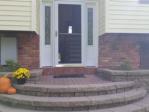 4th image of 163 Exchange St