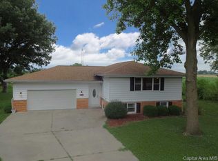 9 Walberta Dr, Rochester, IL 62563