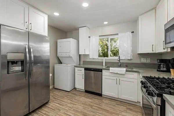 6716 N Elman St — Photo 3