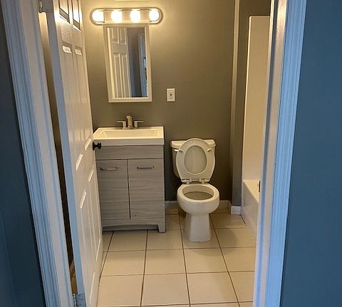 4th image of 105 Heritage Ct