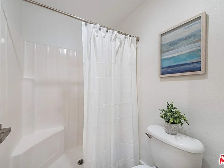 5139 Balboa Blvd #203 — Photo 12