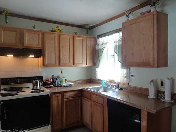 2nd image of 5 Weymouth Dr
