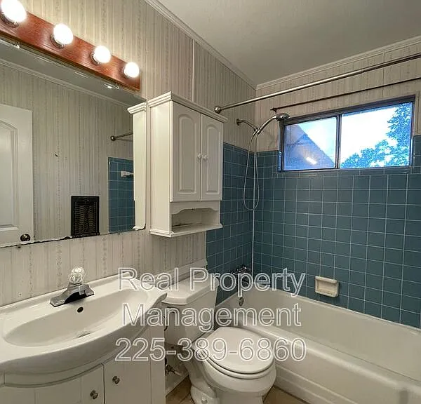 1875 Lombard Dr — Photo 11