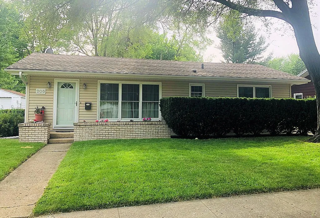 205 Magnolia Dr photo 1