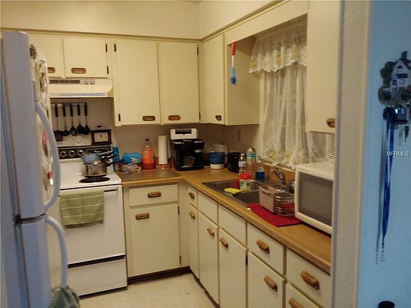 4th image of 1556 Carmen Ave