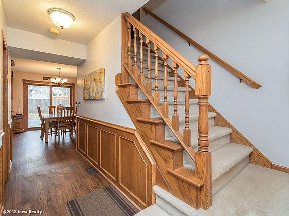 2nd image of 205 NW Countrywood Ln