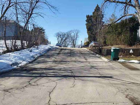 5th image of 920 Helmholz Ave