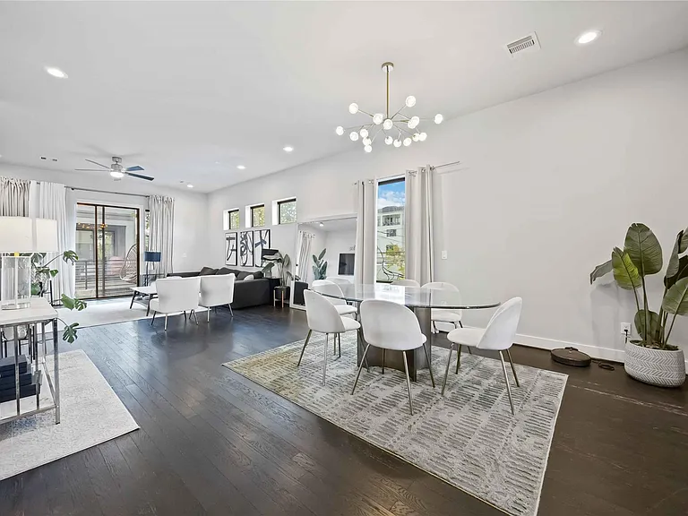 4235 Allen St — Photo 4