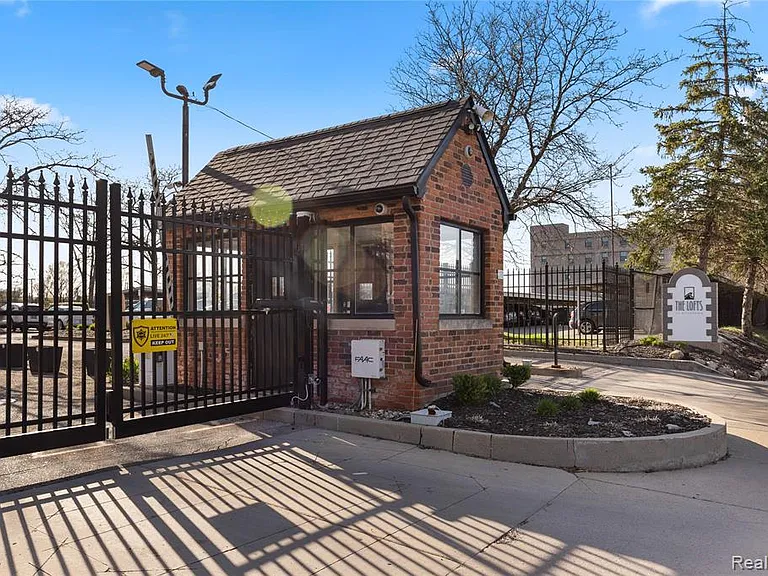 6533 E Jefferson Ave #604 — Photo 39