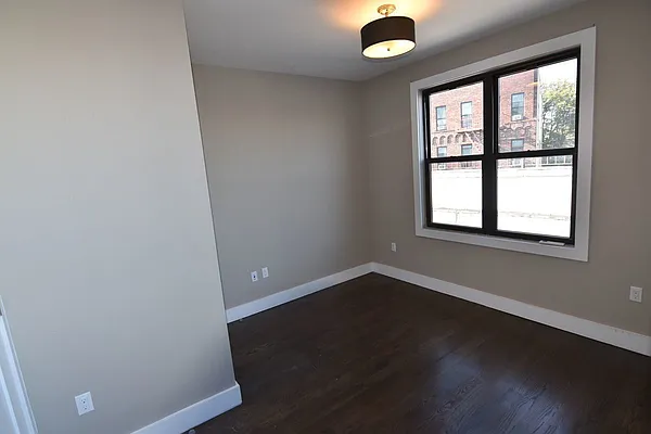 Rented by Zuz Realty | media 9