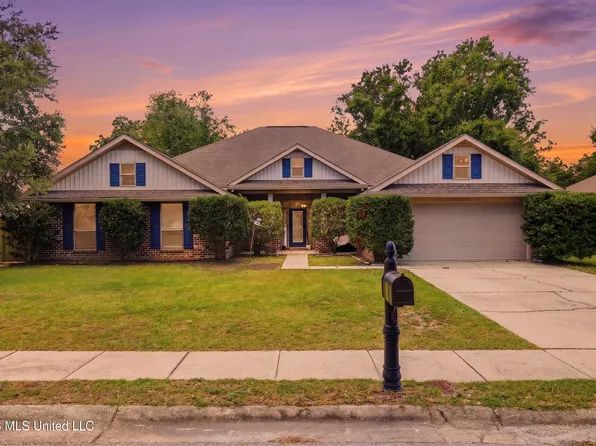 120 Cattail Ln, Ocean Springs, MS 39564