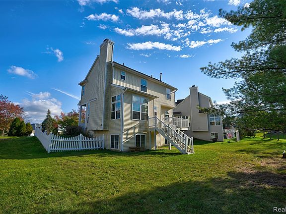 5th image of 88 Champlain Blvd