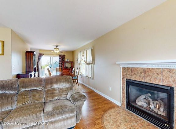 3rd image of 209 Raritan St