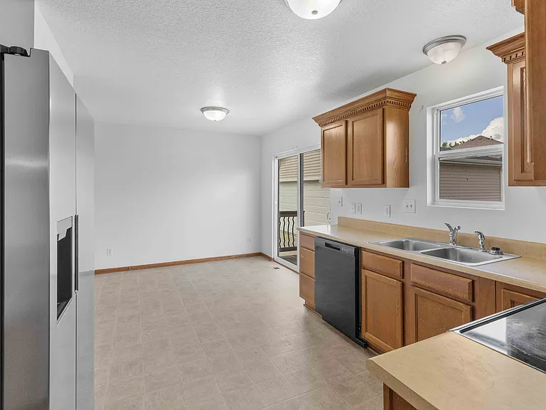 2810 SW Reunion Dr — Photo 2