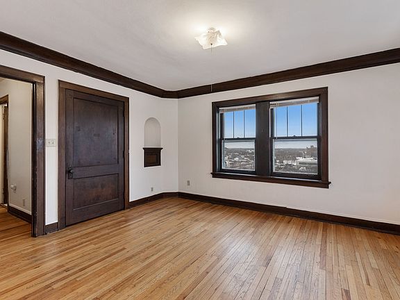 3rd image of 2435 W Wisconsin Ave #304
