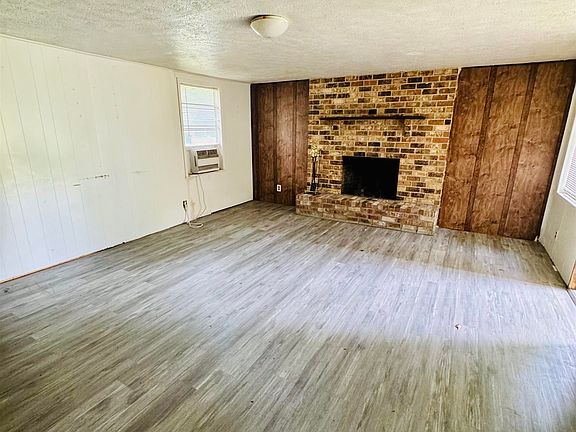 3rd image of 1008 W Avenue B