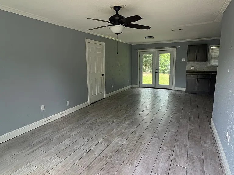 2020 Tulane Dr — Photo 2