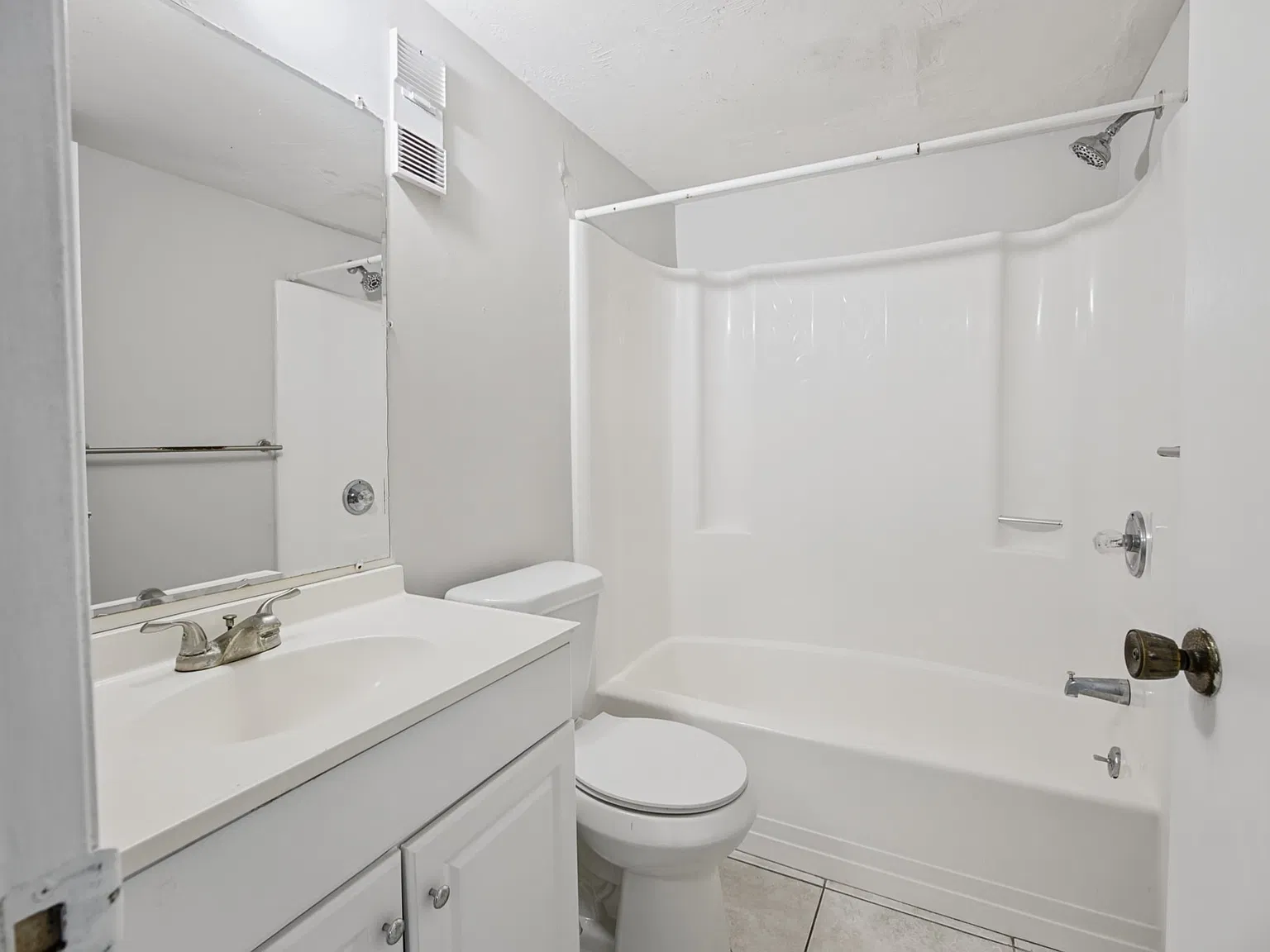2 bed, 752 sqft, $1,300 — Photo 4