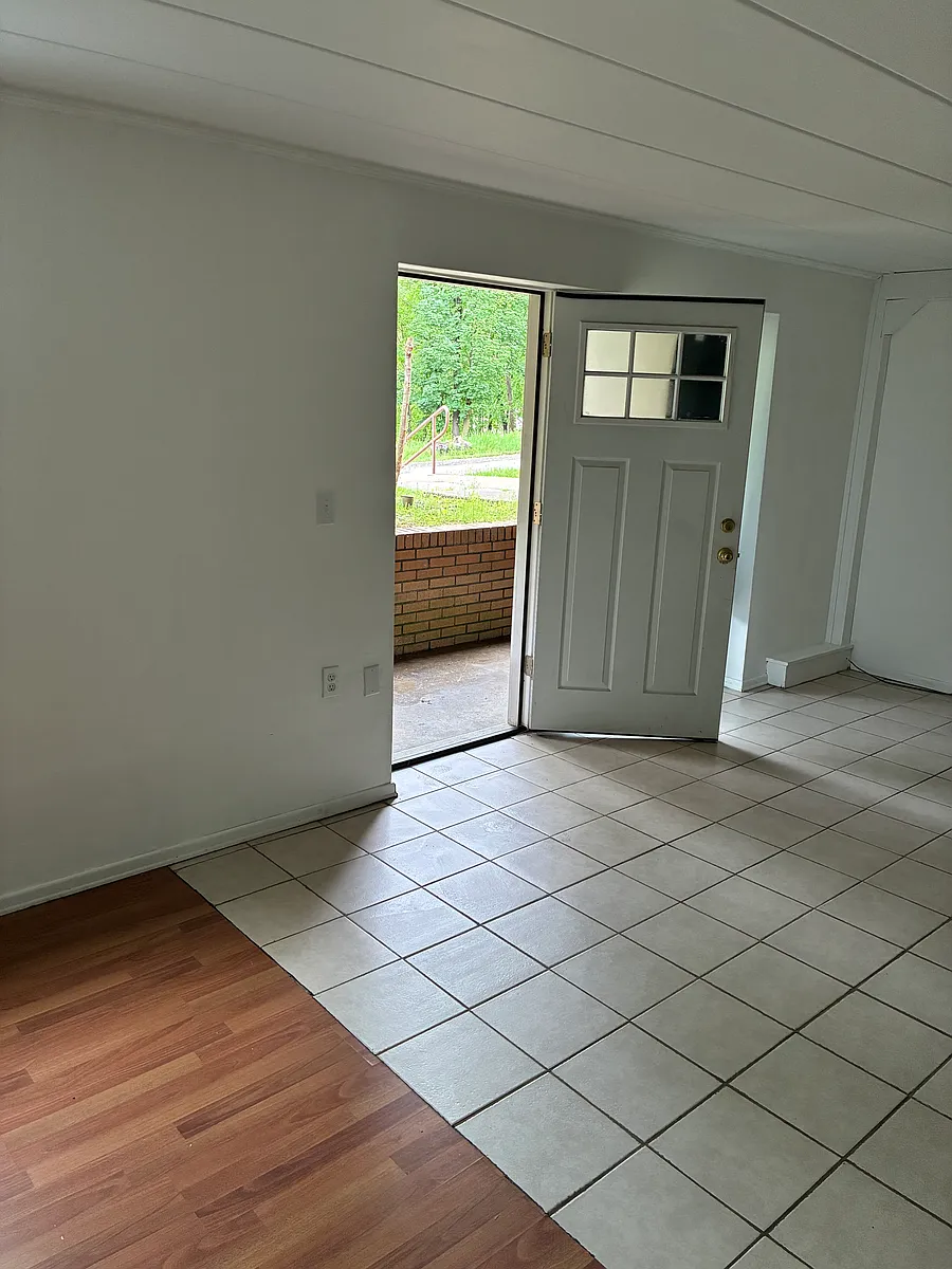 Building Photo - 210 Hugel Dr #1