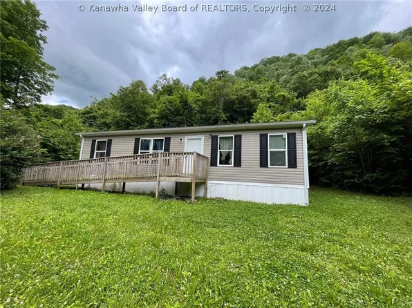 1261 Hartland Rd, Clay, WV 25043