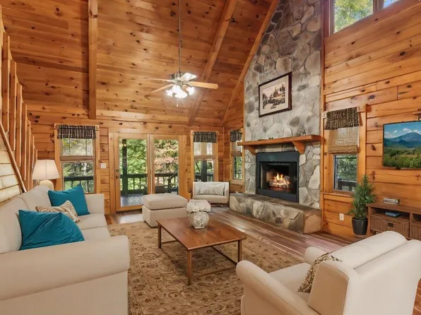246 Meadow Woods Dr, Morganton, GA 30560