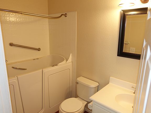 Jetted soaker tub