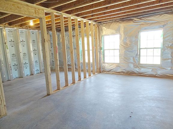 Unfinished "walk out" bsmt