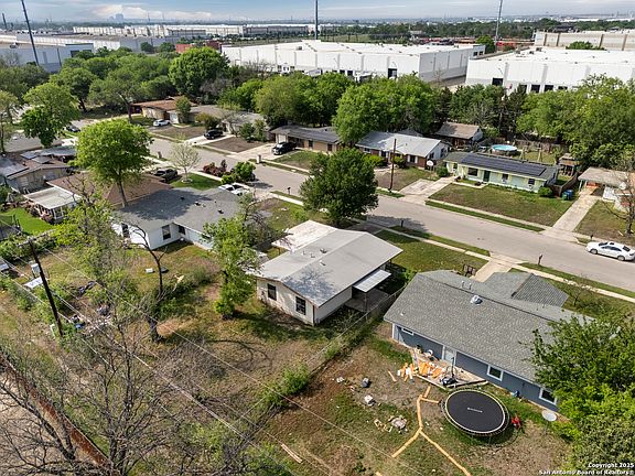 3rd image of 5026 Village Lawn
