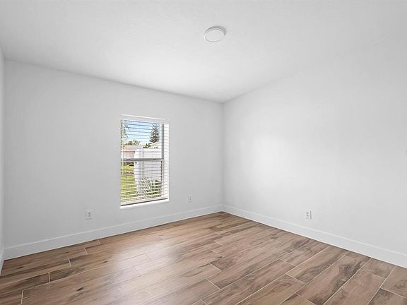 2nd image of 1511 E HORATIO AVENUE