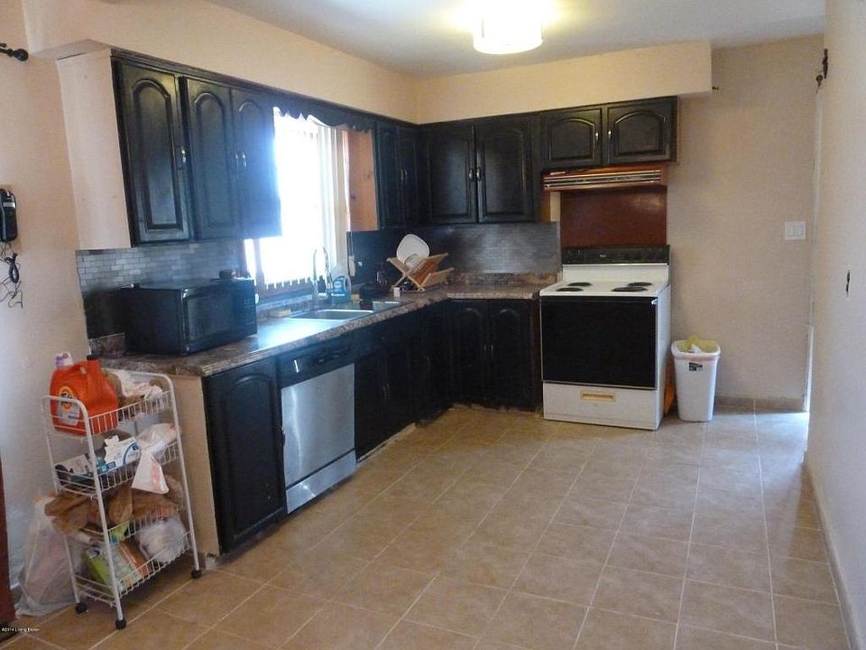 1st image of 3422 Park Row Dr