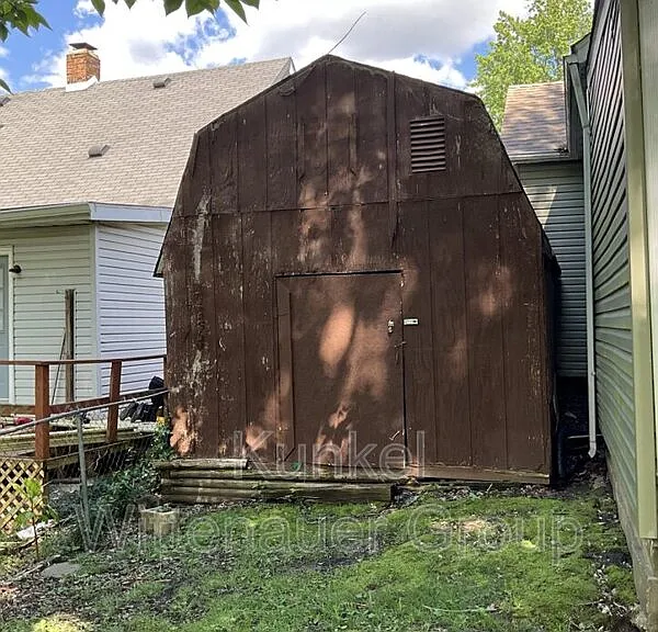 413 N Center St — Photo 3