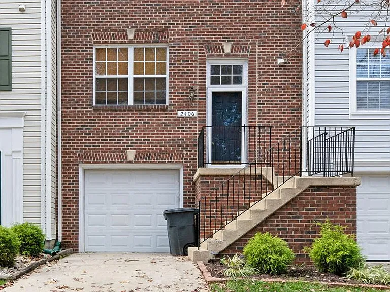 2406 Lemontree Ln — Photo 1