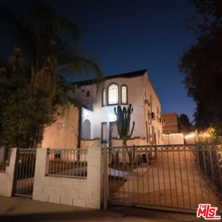 3 bed, 2.0 bath, 1030 sqft, $3,400 — Photo 1