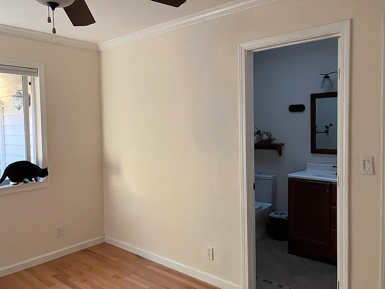 586 Lakeview Way — Photo 6