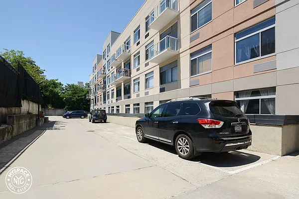 Rented by MySpaceNYC | media 61