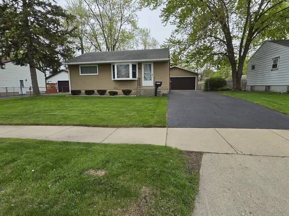 2637 Illini Rd, Waukegan, IL 60087