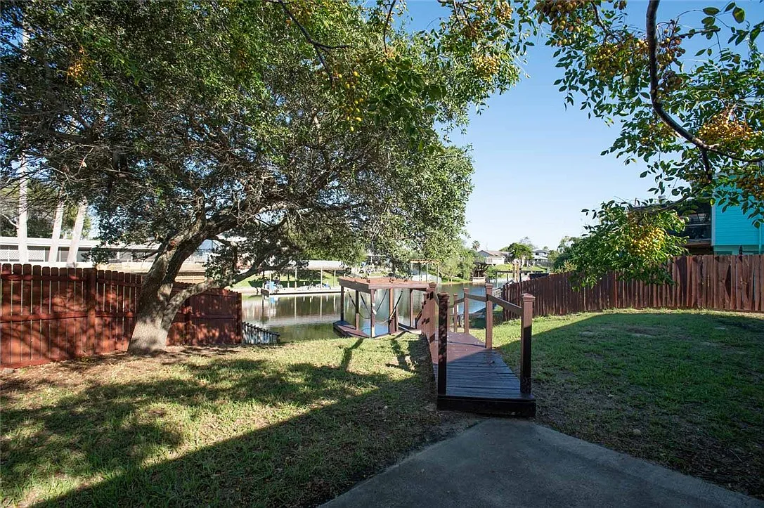 3 bed, 1455 sqft, $2,200 — Photo 2