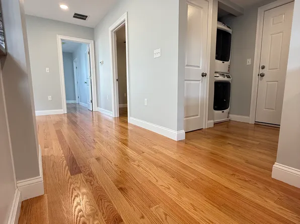 95 Francis St Unit 3, Waltham, MA 02451