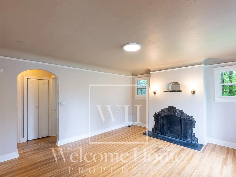 334 E Chestnut St — Photo 9