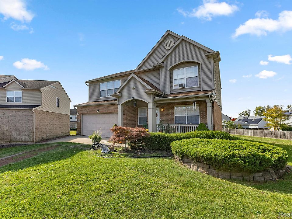 28215 Hillsbriar Dr, photo 3