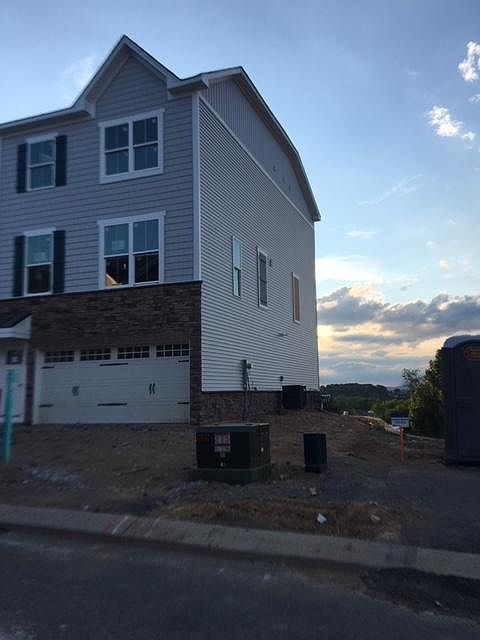 2nd image of 1128 Rosecroft Ln