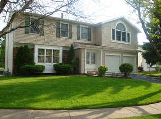 10 Hearth Ct, Howell, NJ