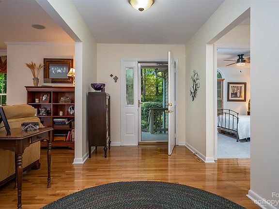 4th image of 115 Turnberry Ct