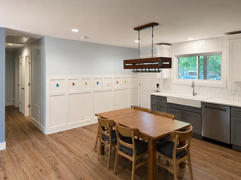 1108 N Maple Rd — Photo 4