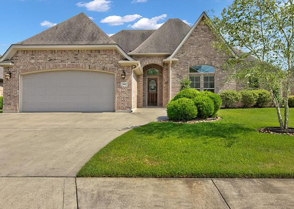 1st image of 302 Winding Brook Dr