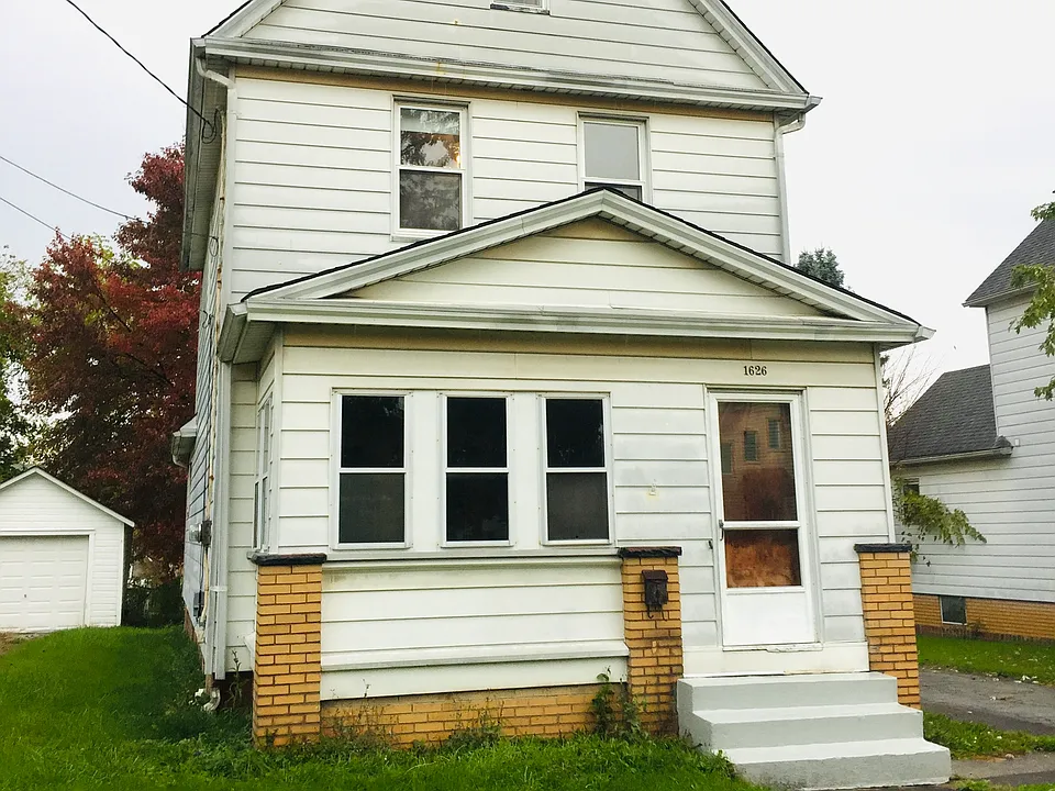 1626 Manhattan Ave