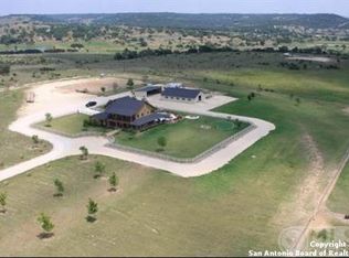 185 Creekwood Rd, Kerrville, TX 78028