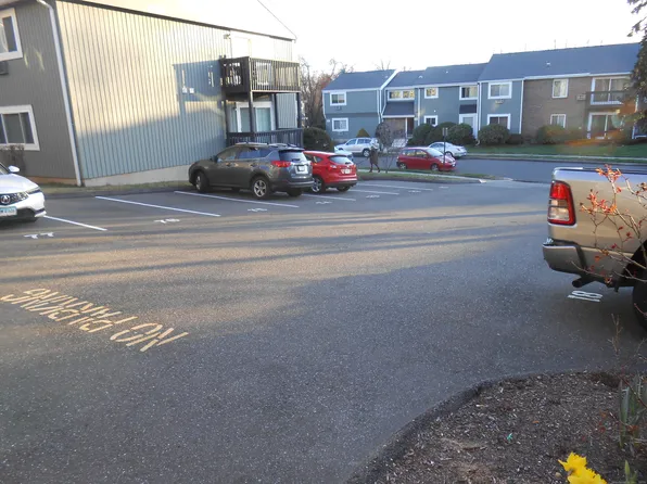 32 Ameridge Drive #32, Bridgeport, CT 06606