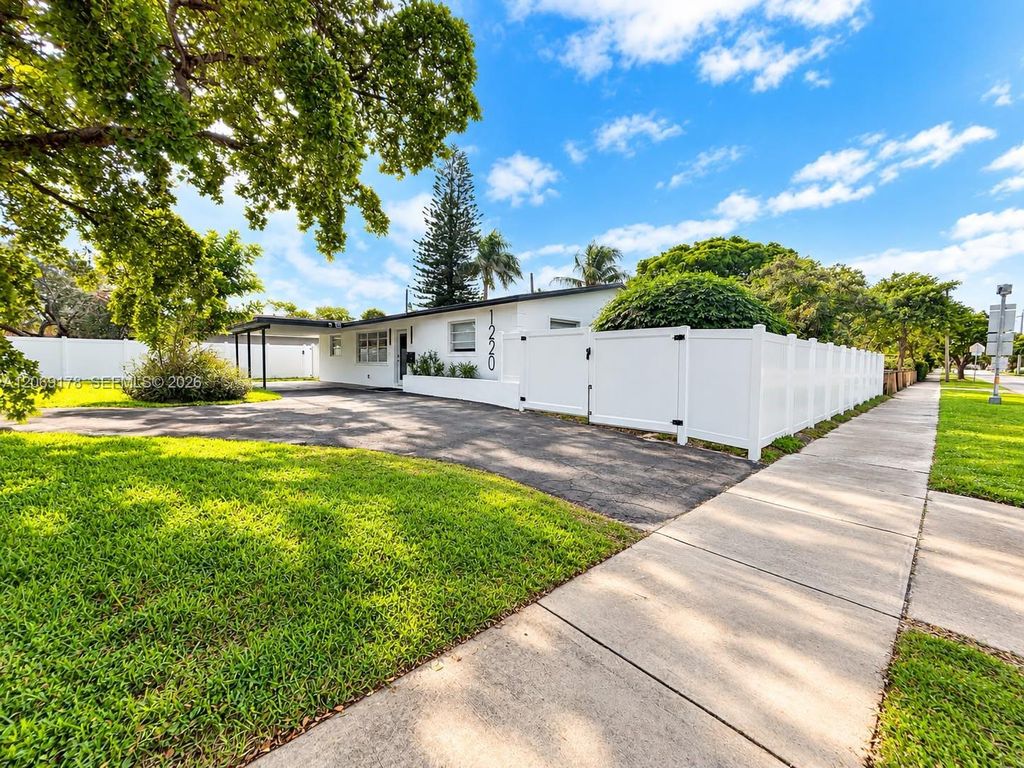1220 NE 8th St, Pompano Beach